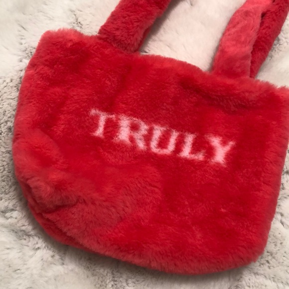 Truly Beauty Pink Fuzzy Bag NWOT - Picture 2 of 6